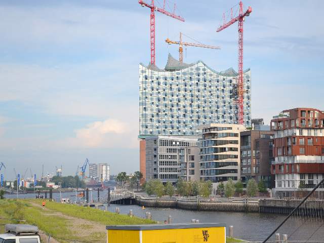 Elbphilharmonie Hamburg, HamburgTausende von Kilometern an unterschiedlichsten Kabeln wurden im Zuge der beeindruckenden Baumaßnahme verlegt.