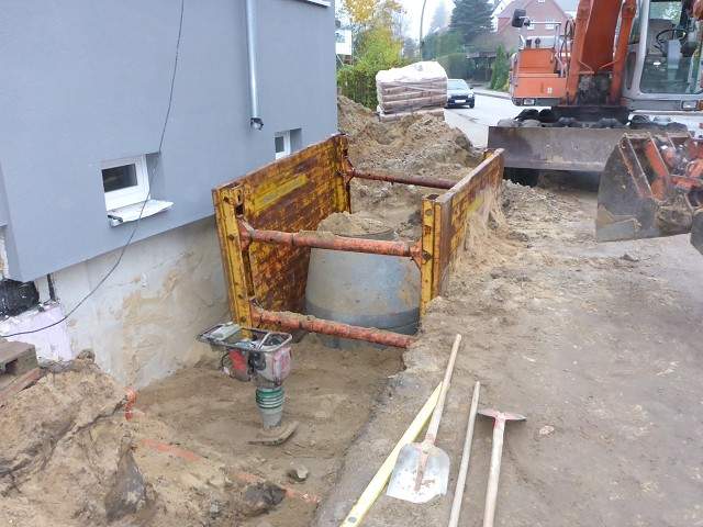Rust Dachwerk GmbH, HamburgFür den Neubau eines Mehrfamilienhauses in Holzbauweise musste das Bestandssystem mit neuen Entwässerungsleitungen für Regen- und Schmutzwasser inklusive neuer Hausanschlüsse ergänzt werden.